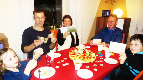 trnd-Partnerin hugoschaar macht den Landliebe Landkäse bei einem Spieleabend mit Ihrer Familie bekannt...