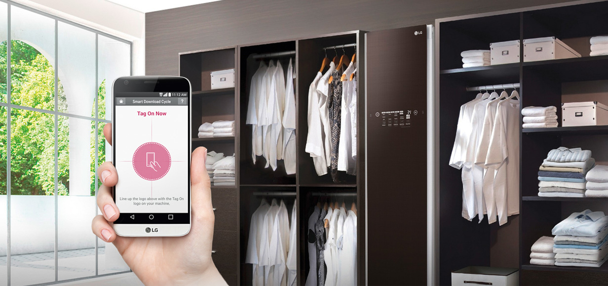 Das schlichte Design des Styler fügt sich nahtlos in Deine Einrichtung ein. Steuern kannst Du ihn über das unauffällige, digitale Touchdisplay oder Dein Smartphone. Du brauchst nur eine Steckdose, ein Wasseranschluss ist nicht nötig.