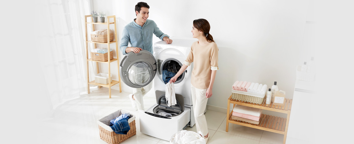 Die LG TWINWash™ ist ein wahres Multitasking-Talent: Sie kann gleichzeitig zwei separate Ladungen waschen – besonders schnell und schonend.