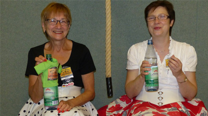 Auf zum Tanzabend mit einer Flasche Lichtenauer...