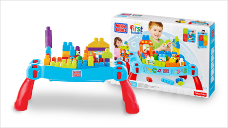 Der praktische Bau- und Spieltisch bietet eine elegante Plattform zum Spielen und Entdecken. Zum Transport lässt er sich ganz leicht zusammenklappen.