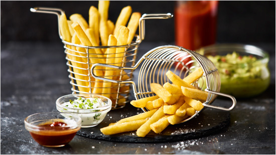 Aus sorgfältig ausgewählten Kartoffeln geschnitten, sind die Minuten Frites außen schön knusprig und innen kartoffelig.