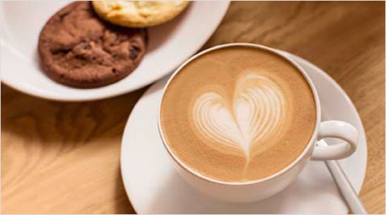  Das Kaffeearoma verändert sich, je nachdem was dazu gegessen wird: Mit den Mein Café Genießer-Tipps könnt Ihr Freunden den passenden Begleiter zu ihrem Lieblingskaffee empfehlen.