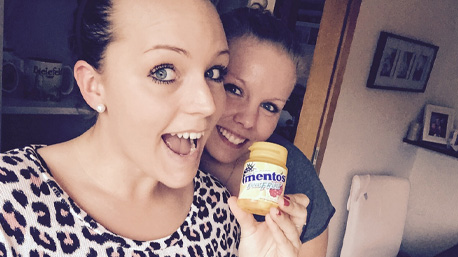 Ob als Dose mit vielen bunten, fruchtigen Dragees ...