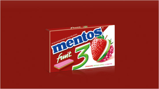 Der Mentos Fruit "3" Erdbeere - Grüner Apfel  - Himbeere ist der erste Streifenkaugummi, der drei Geschmackslagen vereint. Dadurch ist er besonders fruchtig und vielseitig im Geschmack.