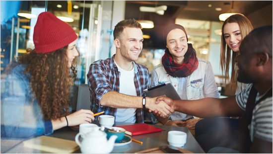 5.000 trnd-Partner probieren die verschiedenen Mentos Kaugummis gemeinsam mit Freunden, Bekannten und Verwandten und teilen ihre Erfahrungen mit der gesamten trnd-Community. 