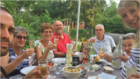 ... einfach zusammen in gemütlicher Runde. Wir sagen Danke und ...