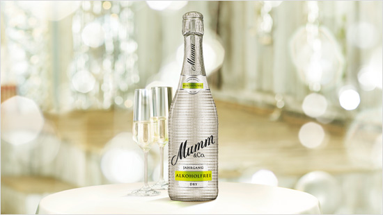 Mumm Dry Alkoholfrei schmeckt dank seines weinigen Buketts* ähnlich wie Sekt.