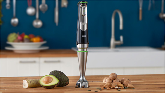 Mit dem Braun MultiQuick 9 lassen sich viele Zutaten ganz einfach fein zerkleinern - sogar Avocados mit Kern, Nüsse, Parmesan oder Ingwer. Dafür sorgt die neue, innovative …