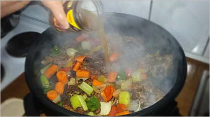 Gemüsepfannen mit Maggi Purer Genuss Fonds.