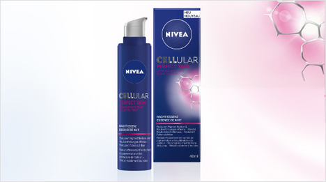 Die NIVEA Cellular Perfect Skin Nachtessenz ist eine effektive Nachtpflege: Sie mindert Pigmentflecken und Hautunebenheiten.