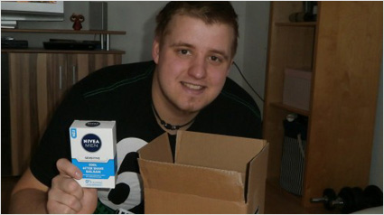  Wir packen aus und machen Fotos.