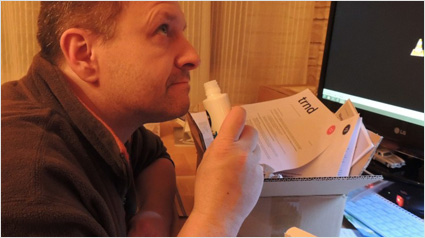  Wir packen aus und machen Fotos.