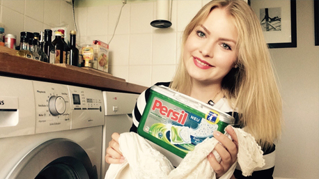 trnd-Partnerin xSunshinex probiert zum ersten Mal die Persil Power-Mix Caps aus.