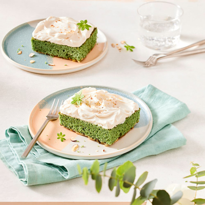 Grüner Waldmeisterkuchen mit veganem Cheesecakefrosting