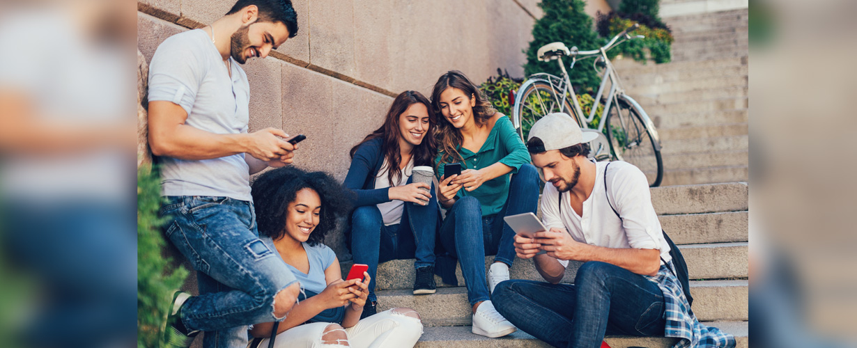 Ihre Erfahrungen und Bilder vom Gestalten des Fotobuchs teilen sie mit uns allen hier auf dem Projektblog sowie mit Interessierten in ihrem Umfeld.