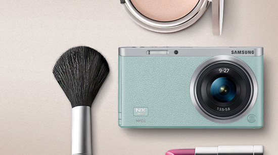 … die Samsung NX mini. Sie ist die weltweit dünnste und leichteste Kamera mit Wechselobjektiv (Stand: April 2014 in der Kategorie Kamera mit Wechselobjektiv). Sie …