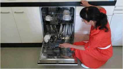 trnd-Partnerin klussi beim Einräum-Check im trnd-Office.