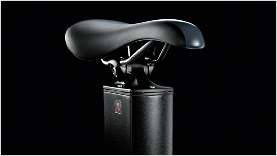 Dank der neuen e.t. EasyGlide®-Technologie kannst Du jetzt den Akku noch einfacher entfernen und ihn tagsüber bequem im Büro laden, während Dein e.t. in der Garage auf Dich wartet.