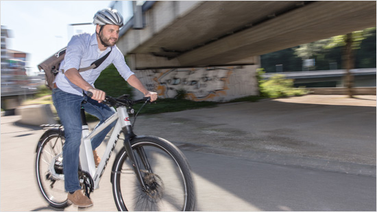 Dank neuester Lithium-Ionen-Technologie und mit nahezu 1000 Wh Akkukapazität ist das neue e.t. das eBike mit höchster Reichweite und damit ideal für Vielfahrer in der Stadt und der Agglomeration.
