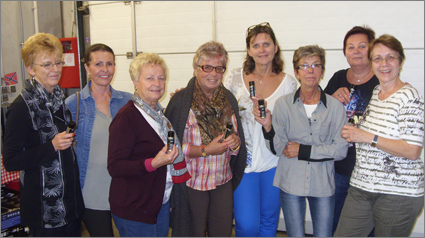 ... und in der Tanzgruppe hin.