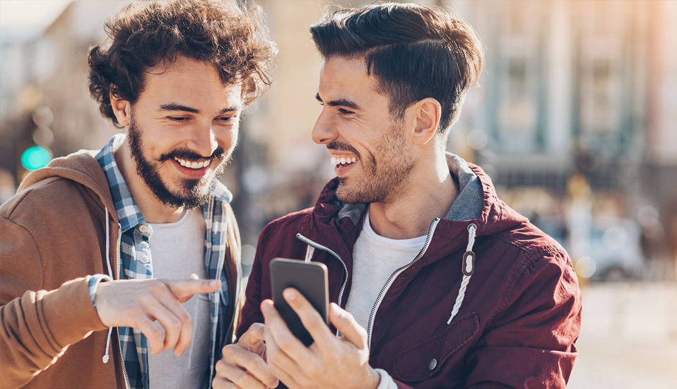 2.000 trnd-Partner probieren Tinder mit dem Feature "Gold" selbst aus und machen die App samt neuer Funktionen in ihrem Umfeld bekannt.