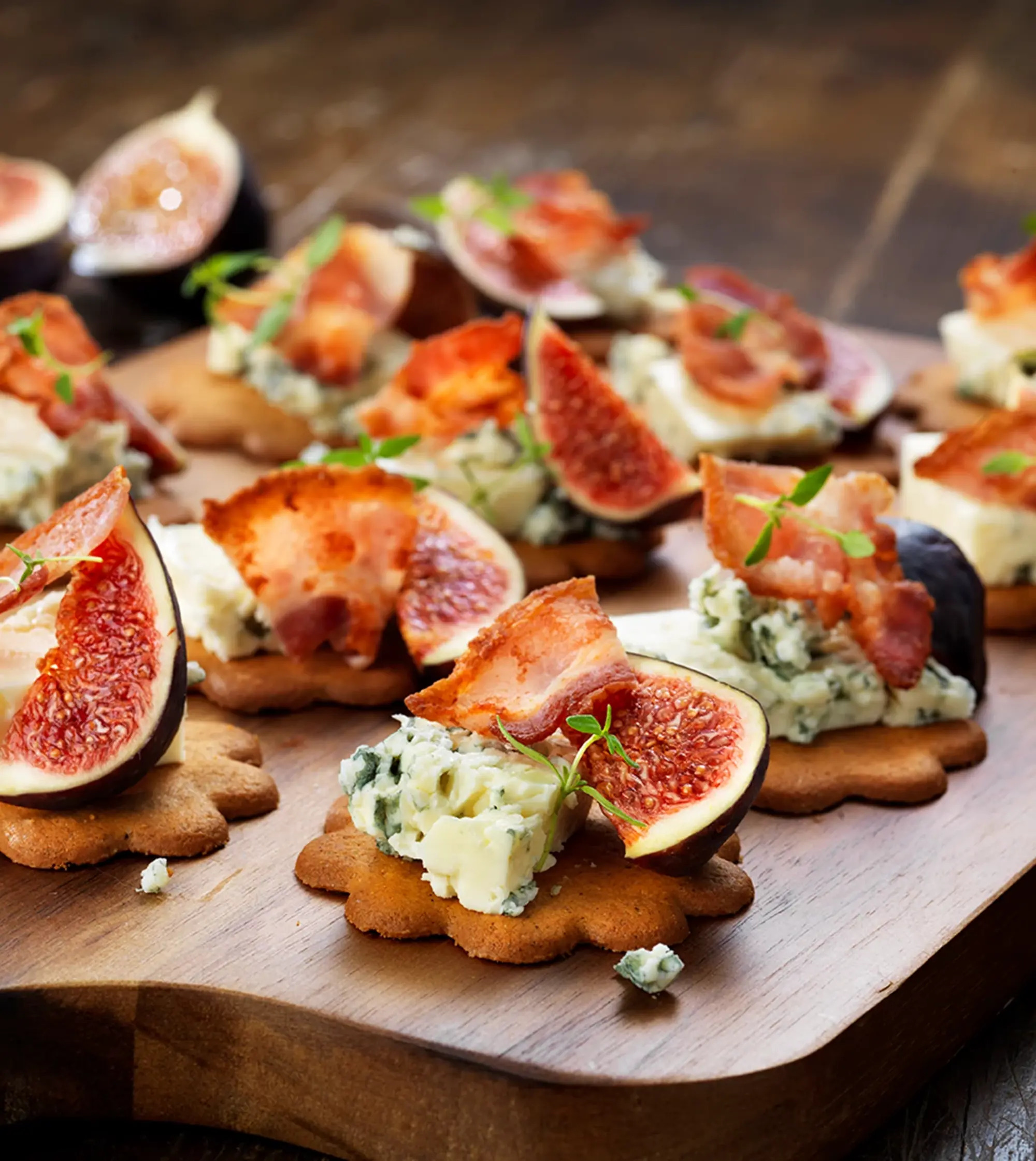 Lebkuchen mit würzigem Käse und knusprigen Speck