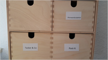 Die Universal-Etiketten mit Top Klebkraft haften super auf Holz.