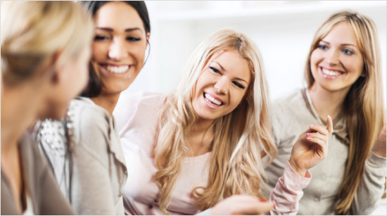 … mit Freunden und Kollegen von der neuen Cremigkeit überzeugen und sie zum Design der Becher befragen. Dazu können sie die Zott Jogolé 1,2% Fett Sorten …