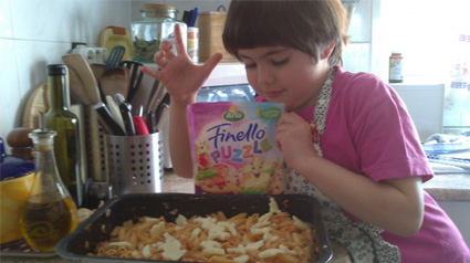 La peque de la trndiana gloriagarre dando los últimos toques