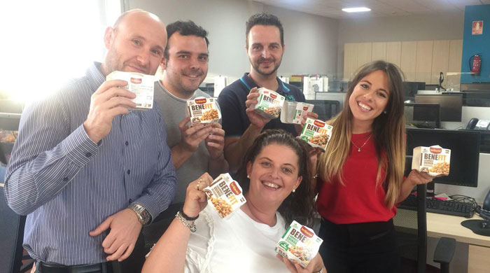 El trndiano arquitecnico78 con sus vasitos de Brillante Benefit y sus compañeros. 