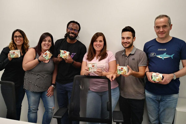 El trndiano Alvarodtd con sus compañeros. 