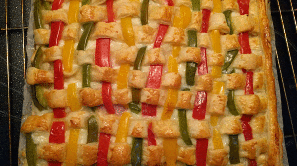 Empanada de pimiento, pechuga y mozzarella