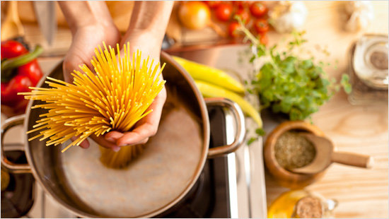 … nos convertiremos en verdaderos #ChefConsum mientras creamos y cocinamos un menú completo…