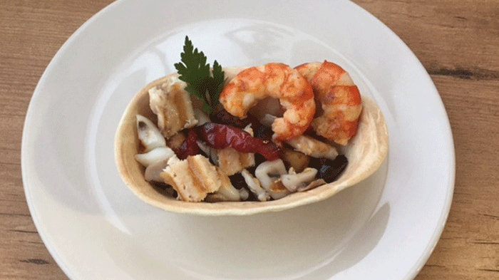 Pues en mi caso se trataba de animar a mis hijas a comer pescado, que es algo que les cuesta, por eso decidí hacerlo con su ayuda y de una forma más divertida.