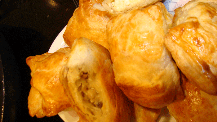 Hojaldre relleno de queso y de champiñones