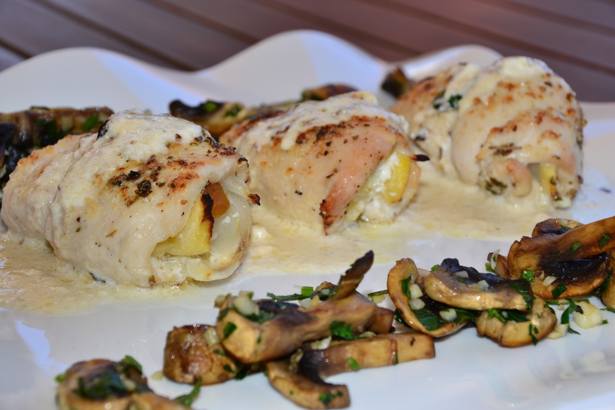 Rollitos de pollo con salsa de avellanas