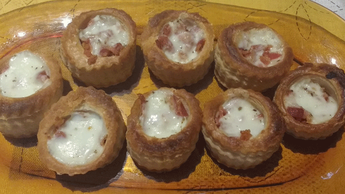 Volovanes de bacon y queso provolone