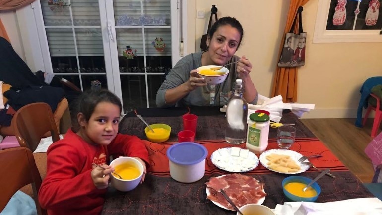 La trndiana mellis2 comparte las Cremas Knorr con su familia.