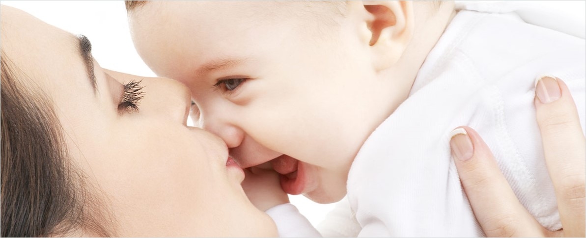 … que ayuda al desarrollo y crecimiento normal del bebé.