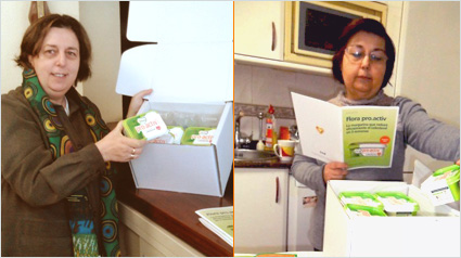 Las trndianas amparotir y bertodu descubriendo el contenido de su pack y leyendo la información exclusiva de la Guía.