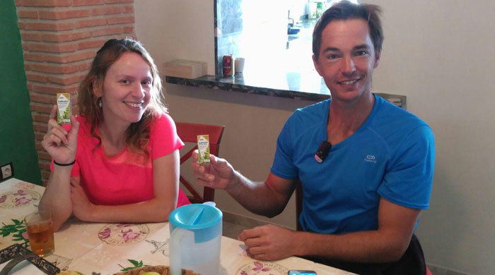 Los amigos de la trndiana Naturana probando Gallexier.