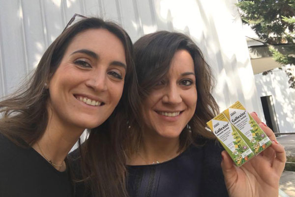 La trndiana lorena3c, su amiga y Gallexier.