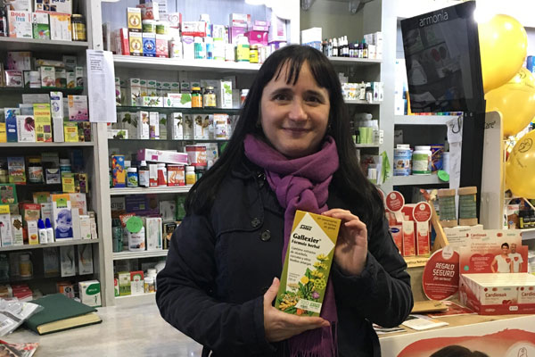 Birdycilla en la farmacia con su Gallexier. 