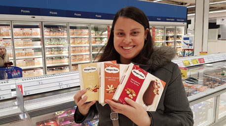 La trndiana aperezflorez más feliz que una perdiz  porque ha conseguido canjear sus cupones