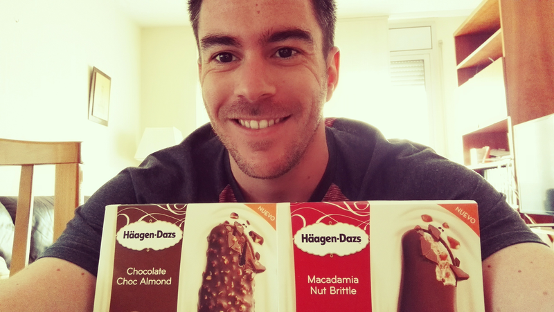 A los peques les gusta mas el de choco blanco 