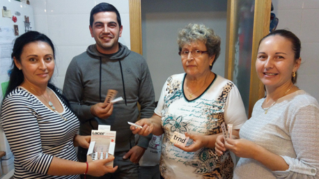 Muestras repartidas entre el entorno de la trndiana anamarialucaci. ¿Qué les habrá parecido el Gel dentífrico Lacer?