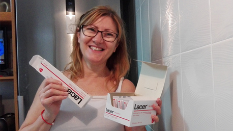 La trndiana msanchi2 mostrando su alegría al ver el contenido del pack