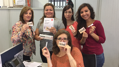 La trndiana yazminpitu ya ha repartido algunas muestras entre sus compis de trabajo