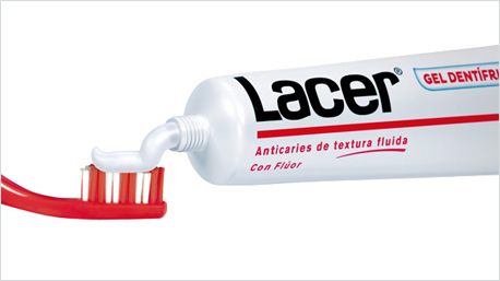Gel dentífrico Lacer con fórmula de triple acción